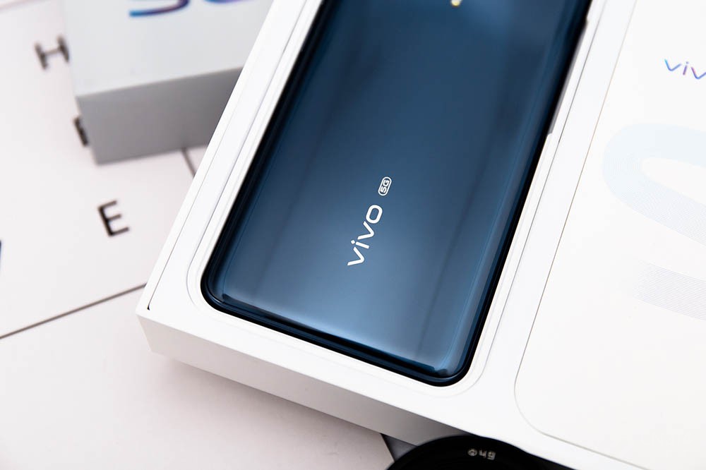    vivo S6 ͨ Exynos 980 оƬʵ˶ SANSA ˫ģ 5G ֧֣4G5G˫״̬£۷ֵٶ߿ɴ 3.55Gbpsӳɫ䱸5GĹܣɻ5G粻ȶʱݶ⡣