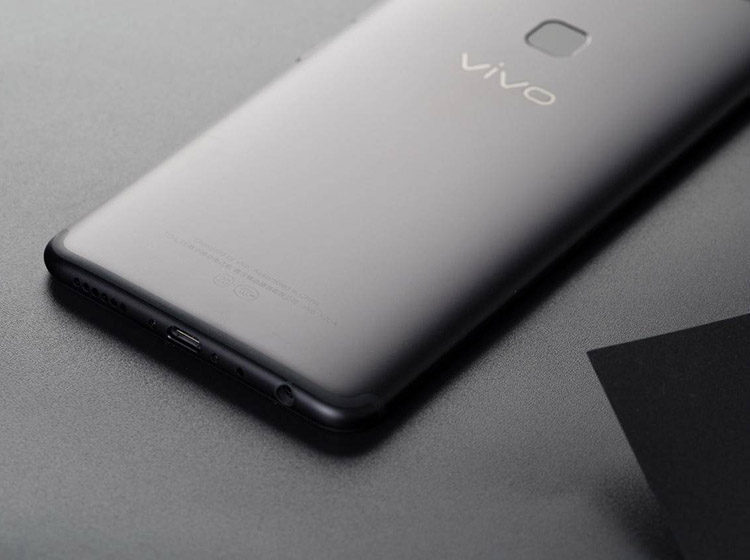 vivo X20ȫ�����ֻ���������������ע�ܹ���񷶥ʽU�����ߣ��ڱ����������˳ʶԳ�ʽ�ֲ�����������һ���ľ����ɰ��Ϳ���գ������ʸ����Ÿ���ϸ��ı��֣�Ҳ��X20�ı���ͳһ�п������ǳ�ǿ�ҡ�