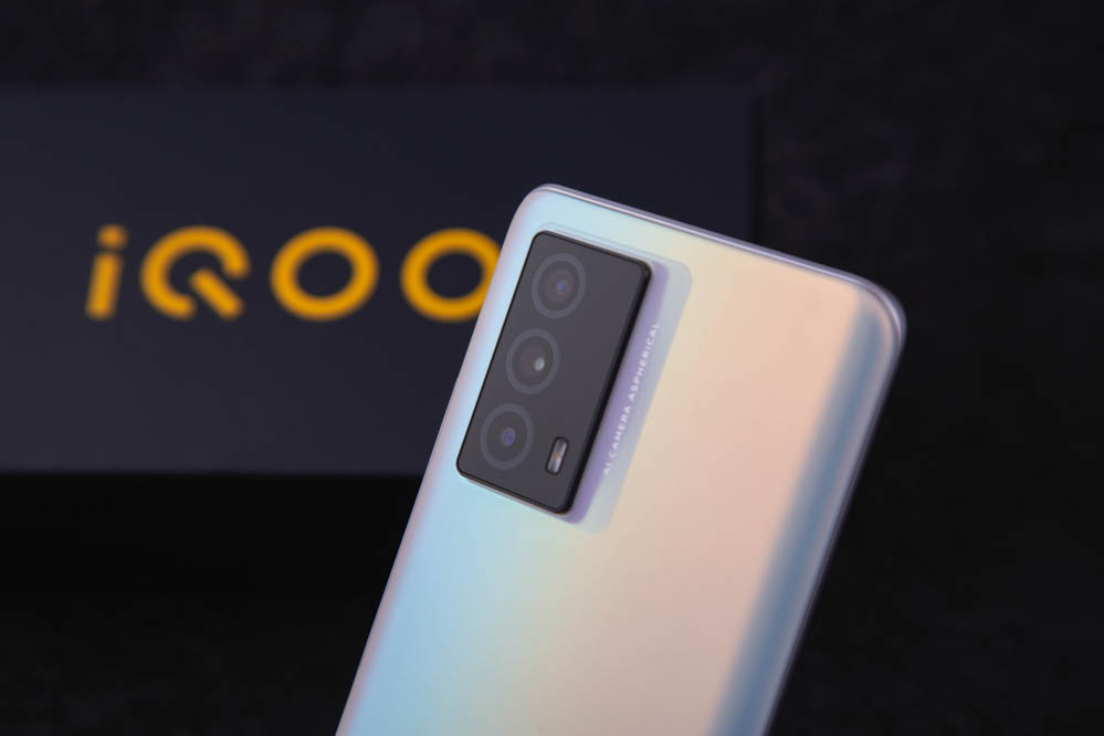 iQOO Z5㣬ϵ·ֱ800120㳬Ǿͷ6400س㣬2004cm΢ྵͷճĴΪGW3COMSߴ1/1.97Ӣ磬λ0.7m