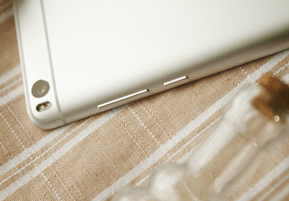 2.5D������Ե������߿�����Բ��Ĺ��ɣ��߿����Ϊ˫nano-SIM���ۡ�