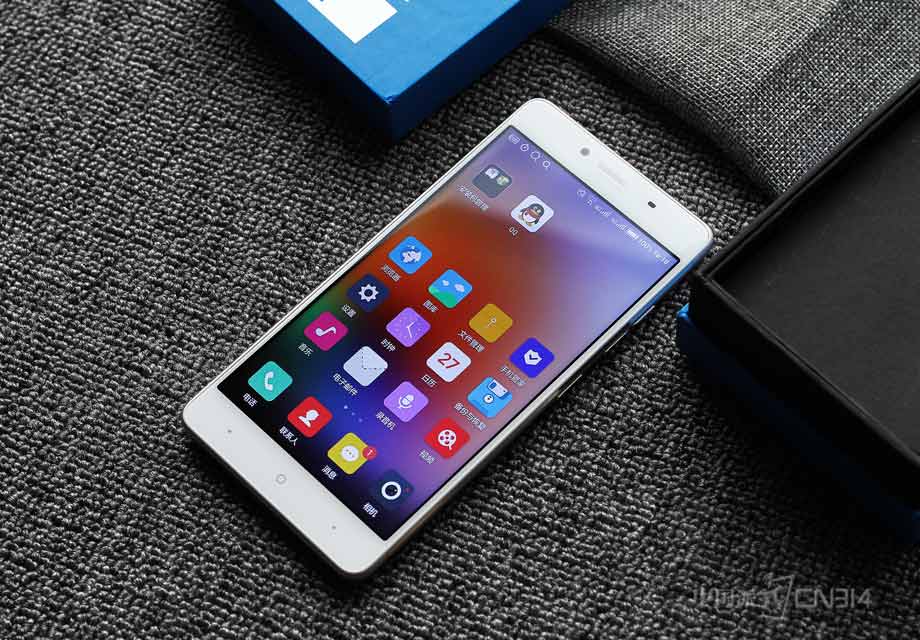 ���������������й��ƶ�N2������5.5Ӣ��1080p��Ļ������2.5D������ʹ��ʱ���ָл��Ƿǳ������ģ����ڲ�����խ�߿���ƣ������ֻ�����ռ�Ȼ��ǱȽϸߵġ�