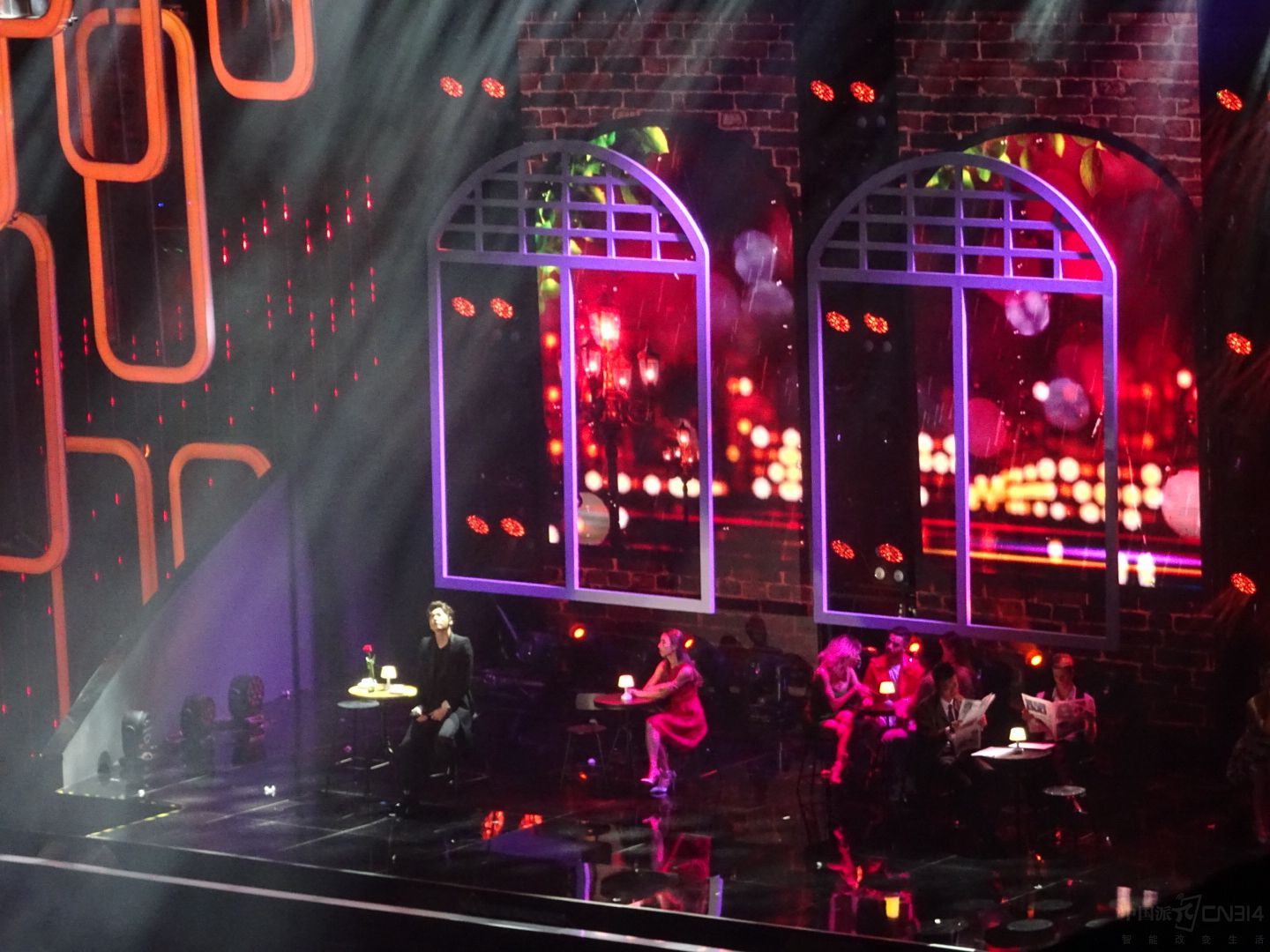 ����ġ�OPPO��Logo�����˽�ɫ��ơ�