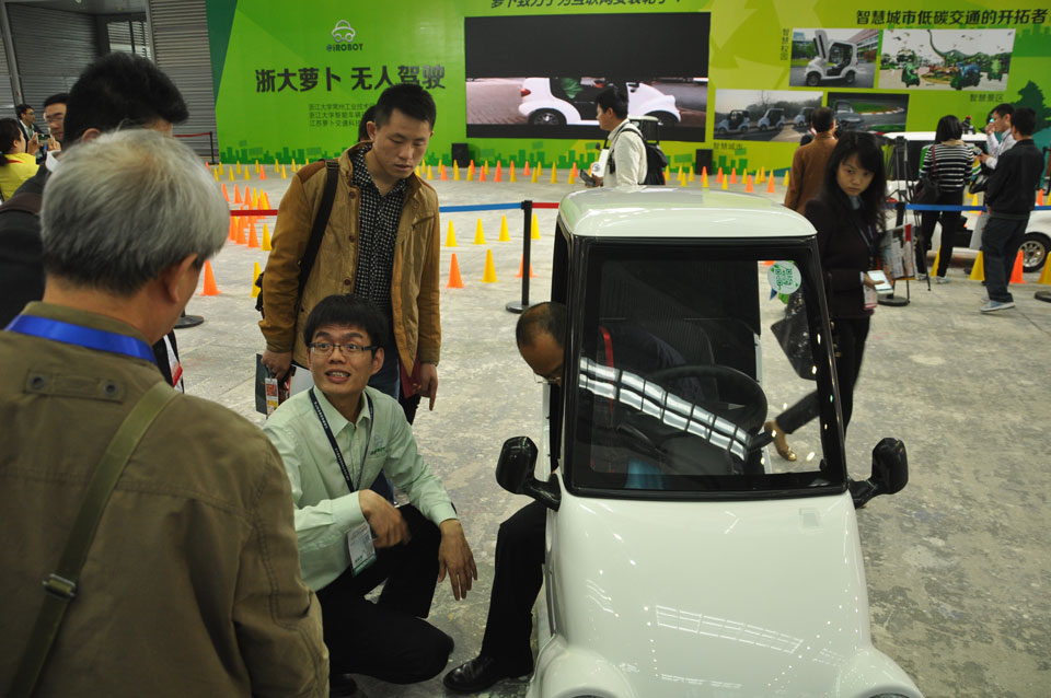 ���⣬�ܲ��Ƽ��Ĺ�����Ա����ڽ��⳵�ӵļ���ϸ��|�ܲ����˼�ʻ����