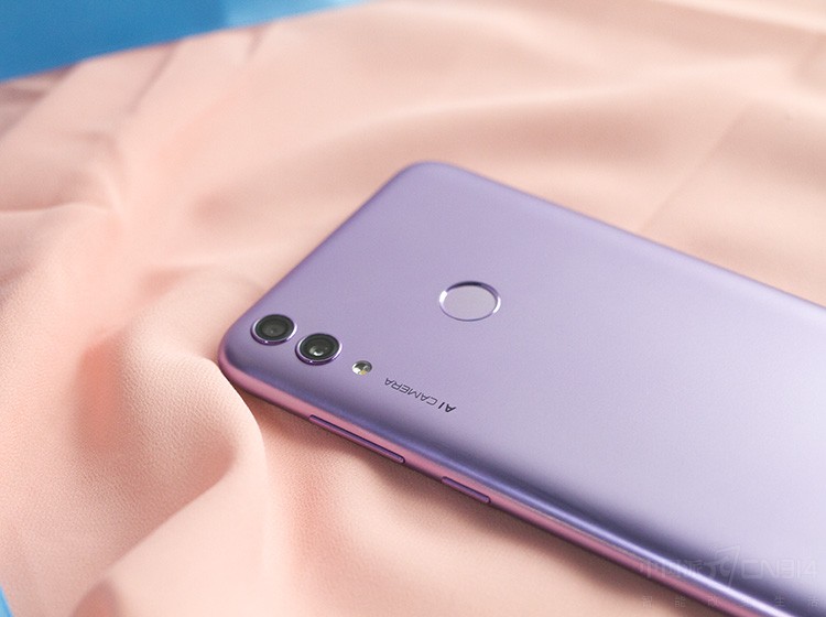 同级别一个能打的都没!荣耀畅玩8C图赏