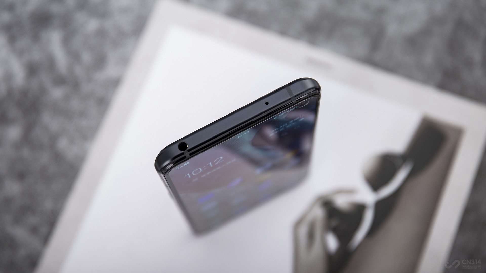 �ײ����������������ݽӿڡ�SIM�������Լ��ײ���˷���ɡ�������3.5mm������Ҳ�õ����˱������������ְ����ߺ���Ϸ�����˵ʮ���Ѻá�