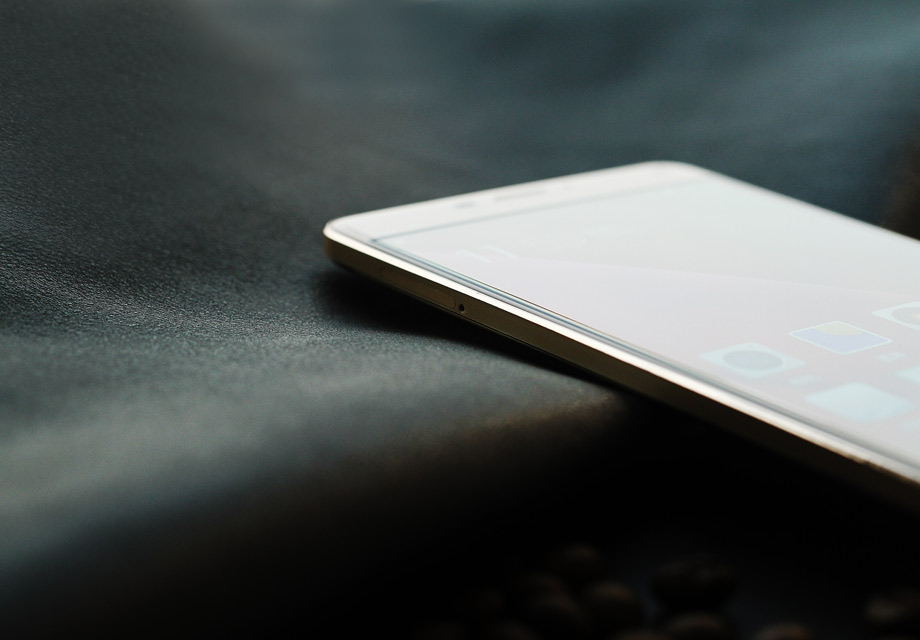 ����M5 Plus��SIM�����۷������˻�����߿��ϣ�֧�ַ�������MicroSIM�п��������������������������������л���֧��ȫ��ͨ��