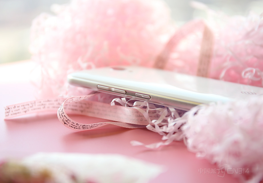 ���ص�YunOSϵͳ���ṩ��ϵͳ�ײ㡢Ӧ�õ��ƶ˵�������ȫ������������û�ʹ�ø��ӷ��ģ����Է���������ɧ�š������ѣ���ʵ��������ء�Ȩ�޹�����֧����ȫ�ȡ�