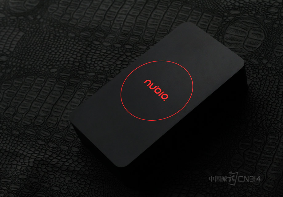 ���۰�װ������α仯������ڵ���ɫʼ����Ŭ���ǵļ�֣����������ּ����Ȼ�Ƿ��϶����������ģ�