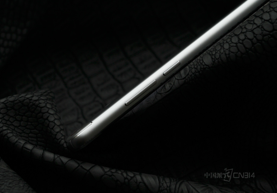 ֵ��һ����ǣ�nubia Z11�������nubia Z9�����ᱡ��ͬʱ���������֮ǰ���ֺ�ʵ�ĸо���