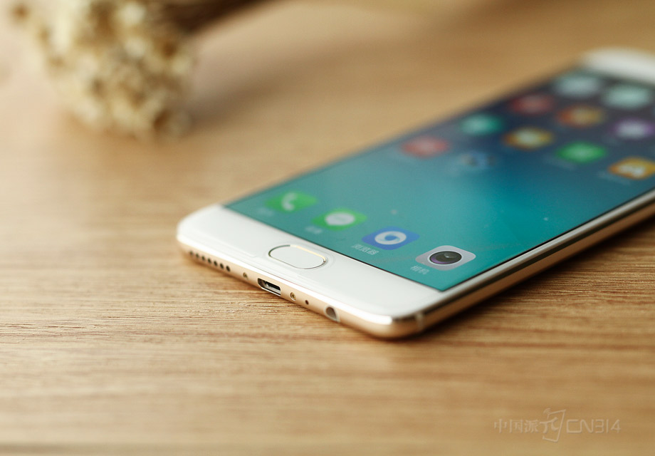 �����������ӿں�3.5mm������׷׷������ڻ����ײ���