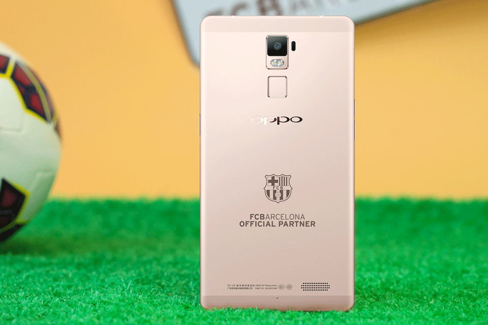 OPPO R7 Plus�������ư�����4100mAh���أ��־������������ǿ��ĺ󱸾��Ű�־��ȶ�������OPPO�з���VOOC���似�������5���ӣ�ͨ��2Сʱ�����ٸ����ػָ����� ��