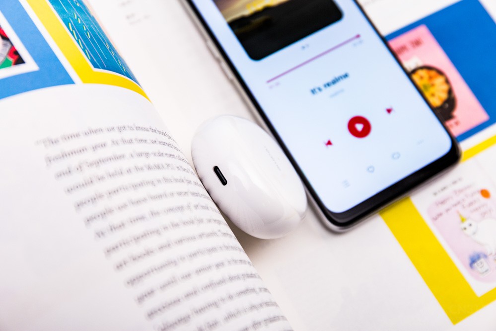 �����ײ���USB Type-C�ӿڣ�Ŀǰ�����İ�׿�ֻ�����C�������ߣ�����Զ��Ҳ����Ҫ������һ���ߡ���������֧��IP4X�����ˮ�������ճ����ꡢ�������ڶ���û��̫��Ӱ�졣