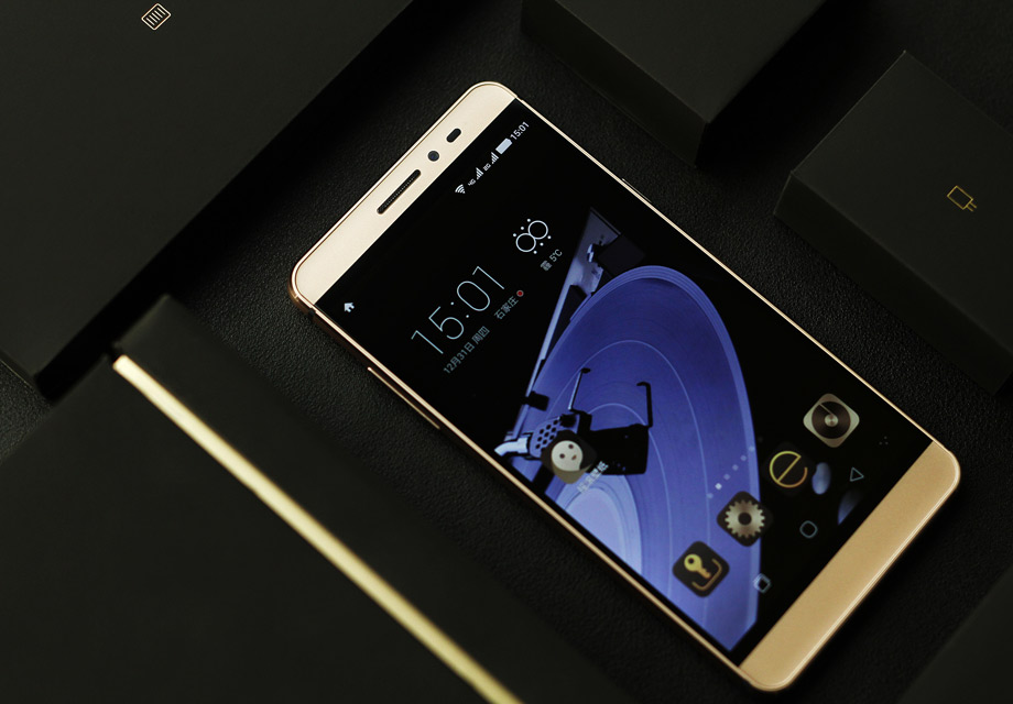 ����Max�Ľ����߿�Ƚ�խ��Ҳ�����ˡ��ޱ߿�ID������������һ��������֮�������������Ļ�ڱ��ڿɽ��ܷ�Χ֮�ڣ�����֮ǰ�ǰ����ͻأ��