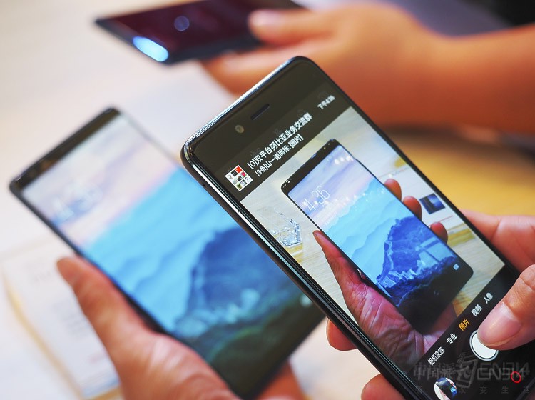 2��˫��佹��10����̬�佹��0.03��Խ��ٶȡ�f1.8���Ȧ��1.4��m�����أ���Щ�������Ǻ�������Ľ�ģ�����˵Z17S�����ղ����ڵ��·ǳ����ȡ�