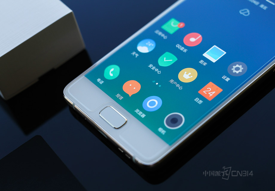 ����UK Z2 Pro�䱸����͹���ڻ��������U Touch������������ö��������ΪU Touch 2.0���������û�ȫ�µ��ֻ�������ʽ��