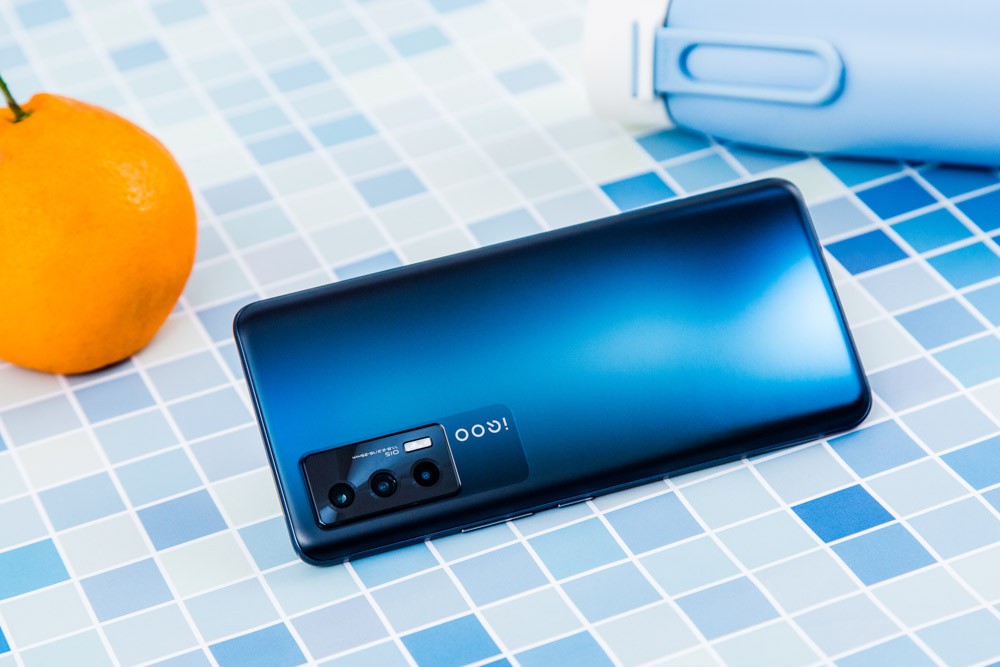 Ӱ֣iQOO Neo5صϣǷֱ4800֧OISѧͷ1300120ӽǵĳǾͷ200ص΢㾵ͷ߱ӰʵóȻûƫϷֻĶλҲܰĳƬ