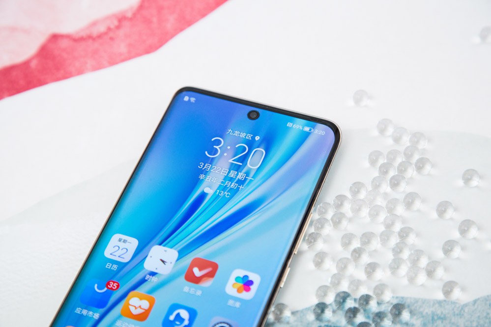   ڳ簲ȫҫV40ݰ׷󾫣ӵ3ʶܹЧʶðαӵĳߺ͵أӵ5ذȫƣڳType-CӿڡܳоƬ͵о5ؼλãΪȫ䱣ݻ