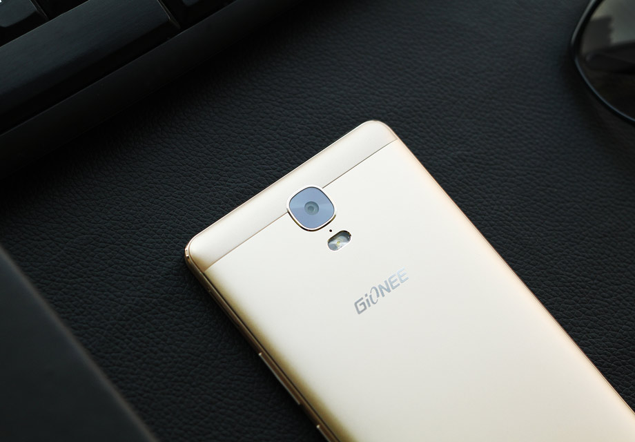 ����M5 Plus����1300����������ͷ����������ڻ������������϶Գ����У�����Ե��������ϸ�ĵ��и��������Ч����