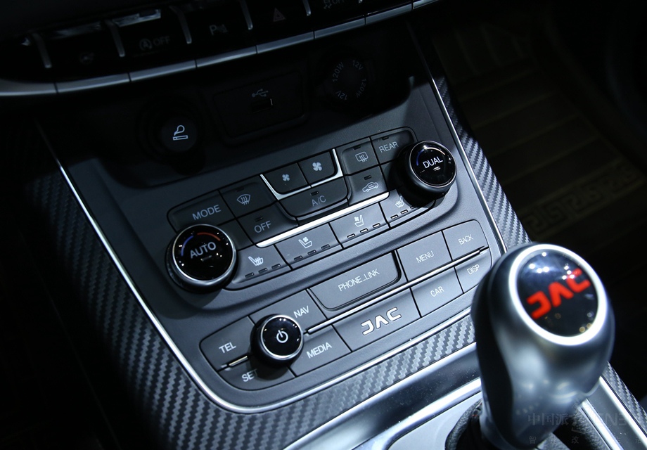 ��������������䱸6���ֶ��������6��˫��ϱ����䡣