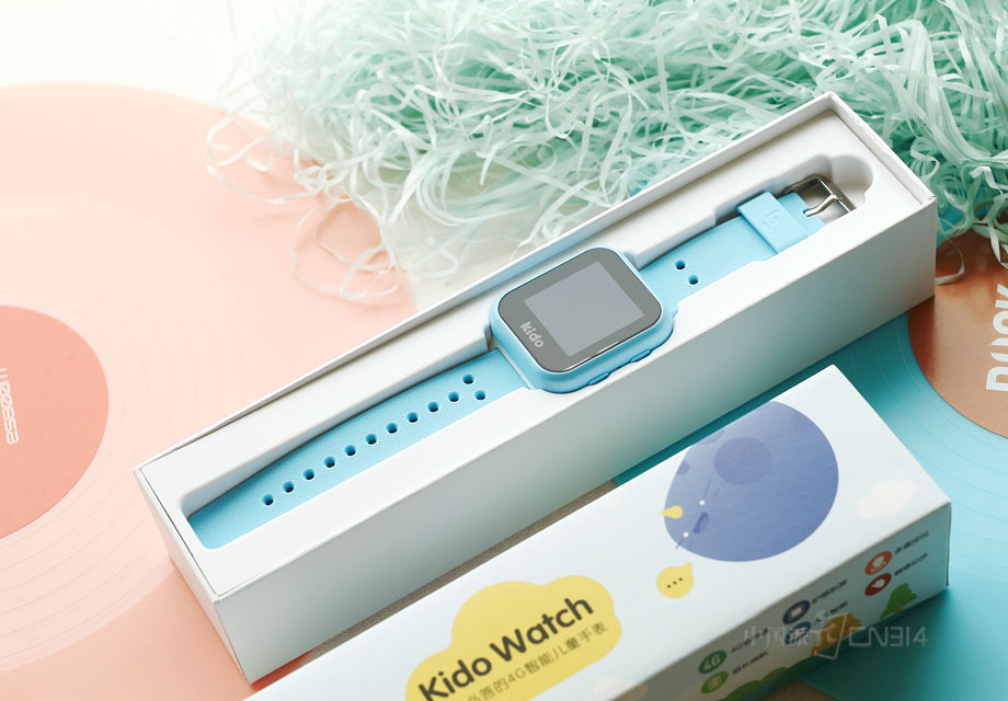 �򿪰�װ������KidoWatch��ͯ�����ֱ��������Ҳ�ǳ���࣬ӵ����ɫ�ͷ�ɫ������ɫ�������õ��ֵ�����ɫ�档