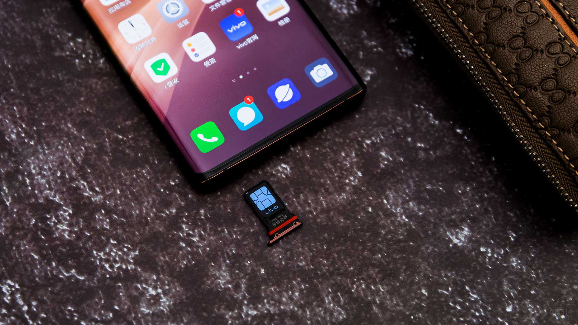 ䷽棬vivo NEX 3S4500mAhأ֧44W䣬30ܹ75%ĵ⣬ΪӦԷȣNEX 3S䱸оȰ壬ʹֻ¶Ƚ34ȣоƬ½10ϣϷָиʡ