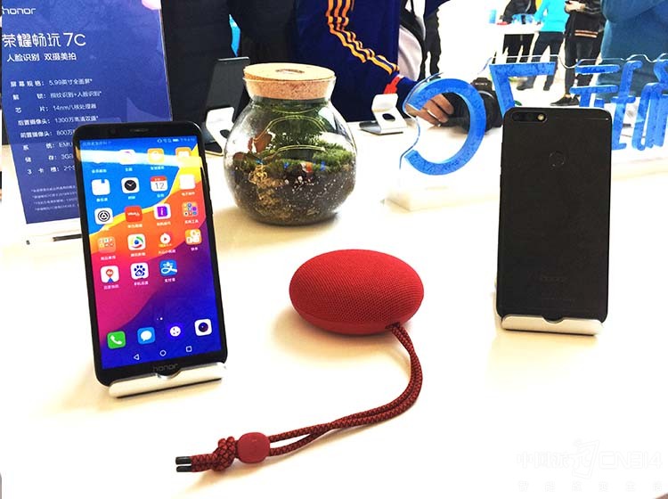 ����7C�����3GB+32GB����899Ԫ�������4GB+64GB����1299Ԫ��3��13������10��08��ȫƽ̨���ۣ���֪���û��Ƿ��ʺ����أ�