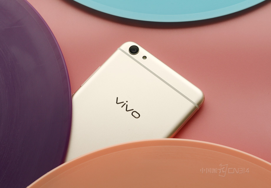 ������1600�����صĴ��������������� IMX298 ����Ҳ�����vivo X7���Ľ���������ͷ�Ҳ���һ��LED����ơ�