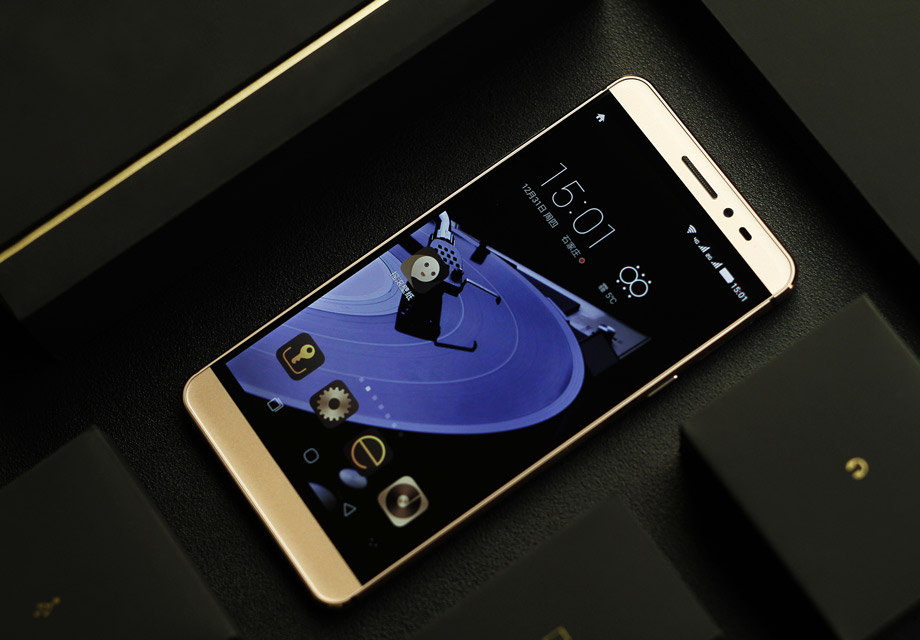 ����Max���渲����һ��2.5D���沣���������ν���沣���ı����꣬�������Ѿ���Ϊ�콢�ֻ��ı��䣬����������ʹ���ָк�������ʵĹ۸л���һ����Ļ�����ܱ���ġ�