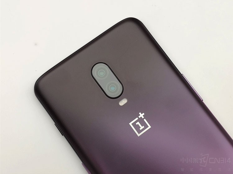 һ��CEO��������ʾ���ڼ��޺ڰ�������ȥ�������岻�󣬲��������û�����һ��6T�ĳ�������ҹ��ģʽ�е�HDR�㷨�����������ŵ����ȡ��������ȣ����Ұ��ֳ�ʱ�����̵���2�롣���ֳ��ų��Ĺٷ���������������Ч�����Ǻ�����������ġ�