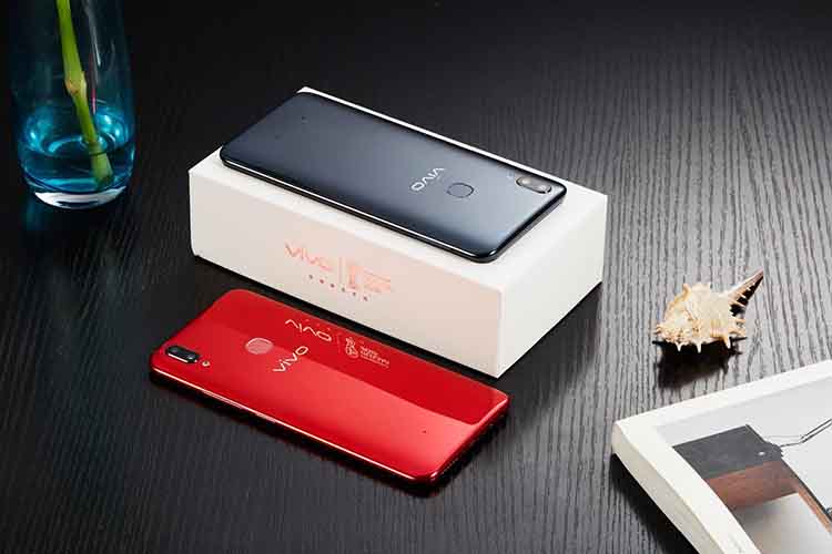 ���ڹ��򣬻�����ȡ200Ԫ�Ĺ����Ż�ȯ��ԭ��1798Ԫ��vivo Z1���ּ۽�1598Ԫ��������������������ڵ���ۣ������������ļ۸���Ȼ������ʮ�㣬Ҳ�ѹ��ܹ��ڷ���֮������Ӯ�û𱬵��г���