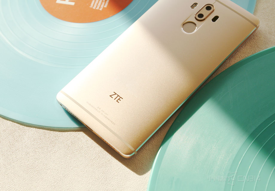 ���7 MAX֧��Ӳ�����ľ���ָ��ʶ��ϵͳ��������Ч�ž�α�졢��¡��ָ�ơ�