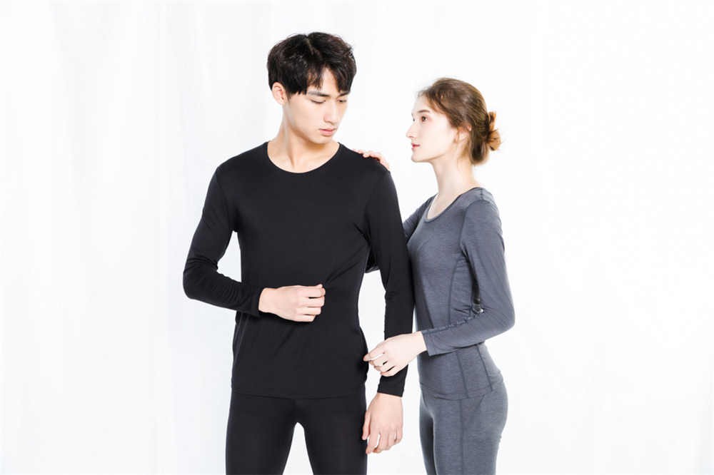 Warm+������ů���м�����������Spandex��ά������Ч������ů���µĵ��ԣ����������ر�͹�������������������˶�ʱ�����Ե������С����3D����ü�������������Ҳ�ܴ�����һ����ʱ�иС�