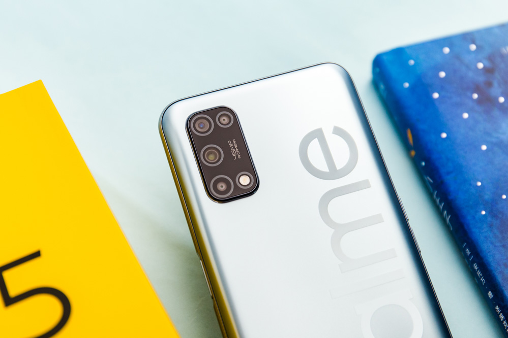 realme V5㣬˾ģ飬Ŀžͷֱ4800ص㡢800سǾͷ200س΢ྵͷ200غڰͷ