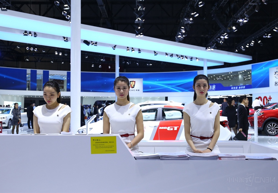 ��������һ���ˮܽ�ء���֬ѩ������ɫ�����ķ����κ����