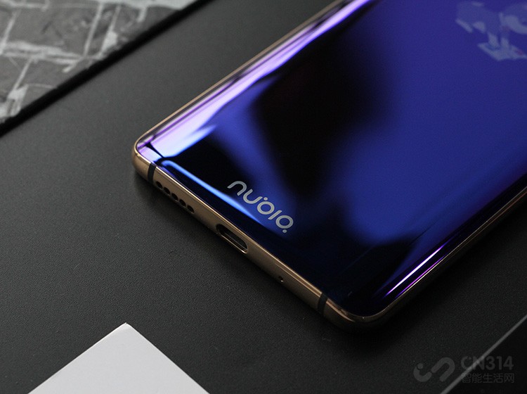 �ڹ��ߵ������£�Ŭ����logo�����Ե�ҫ�ۡ��͵�����ɫ��͵��Ľ�ɫ������ã�������Ҳ�Ƿǳ���󡢴��������ȡ�