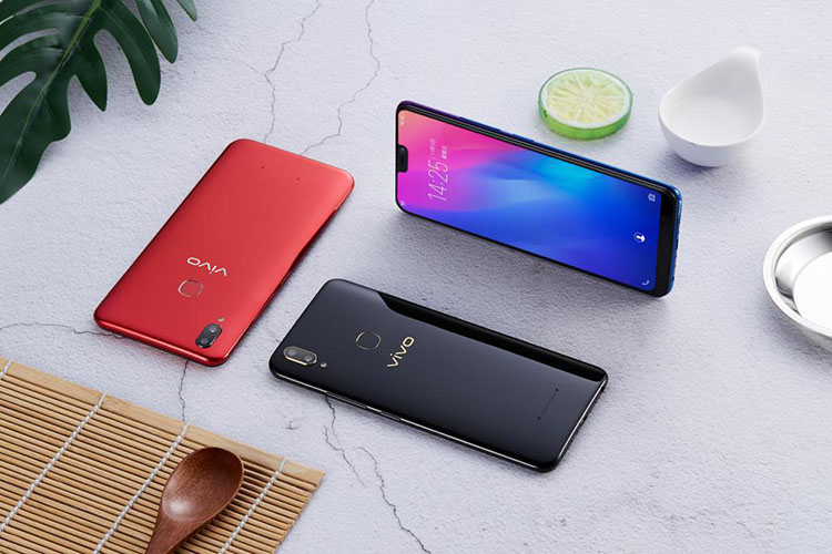vivo Z1�ഺ��������Z1��������ԣ�����6.26Ӣ��������������ֱ���Ϊ2280x1080�����18:9���¶Գ�����ռ����Ļ��ʾ������٣����խ�߿���ƣ���Ұ��һ�����죬���ֳ�����ϸ�ڡ��ߴ�90%����ռ�ȣ������ǿ���Ƶ��������Ϸ�����ܴ�����ɫ�Ĺ۸С�