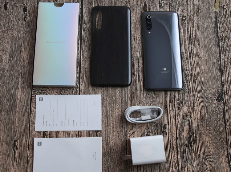 真·好看又能打! 小米9战斗天使开箱图赏