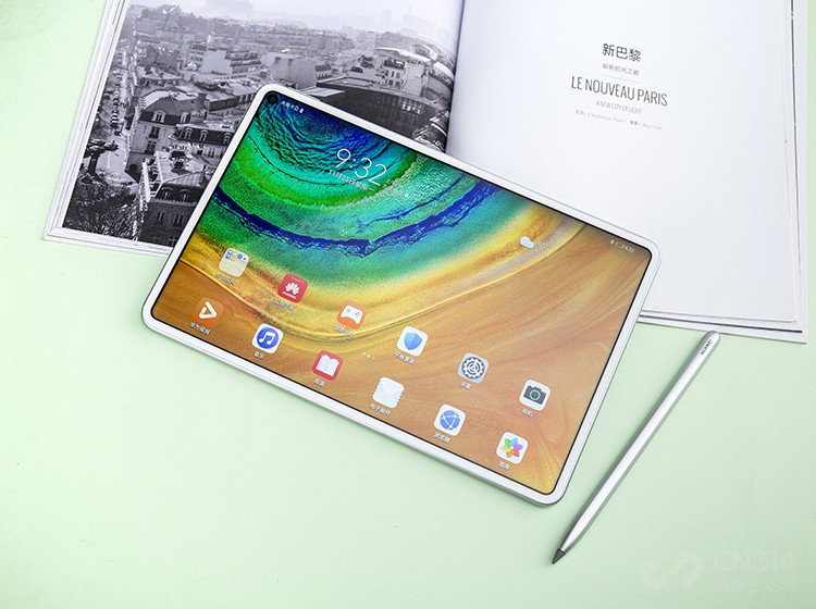 ��ΪMatePad Pro���õ���10.8Ӣ��16:10��������Ļ���ֱ��ʴ�Ϊ2560x1600��96% NTSCɫ��540nit���ȣ�����ֵ����ӵ��1500:1���߶Աȶȣ��䱸��Ϊ���ҡ���������ʾ��ǿ���������涯̬��Χ����Ӧ���������⣬���߱�רҵ����ģʽ��ͨ���¹������������֤����Ч�����к����⣬Ԥ����ƣ�͡�