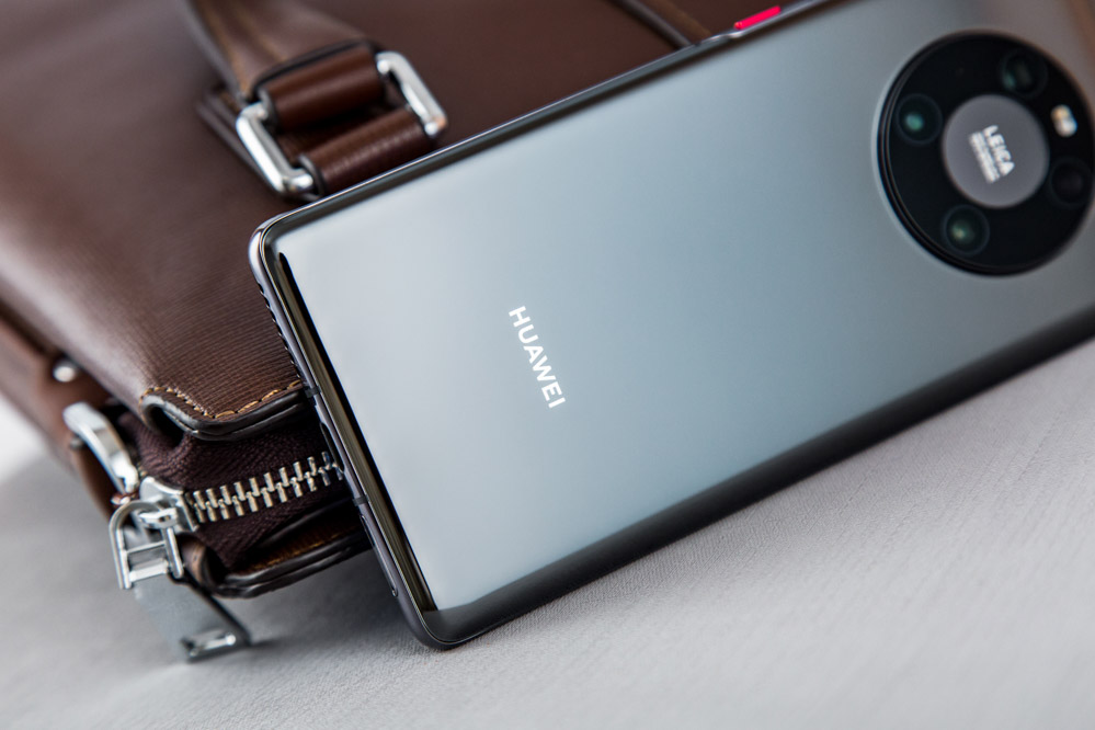 ����ɫû��ĥɰ������������Ź��߽Ƕȵı仯���й�Ӱ�仯����������Mateϵ�е�����磬����������Ƥ��ɫ�����պ�������պ���Լ���ɫ�汾���԰�ɫ���������չ��ʱ�иУ���һ��ʱ�������ǳ��ܻ�ӭ��ĥɰ��������ͨ������ɫ��չ�֣����ó���Mate40ϵ���������ɫ�Ͳ�������ϱ����˶�Ԫ��������������㲻ͬ���������ߵ�ϲ�á�