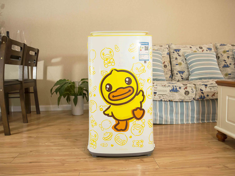 С��Ѽ��ͨ�������൱�ɰ����뺢����Ƥ���Ը��������Χ�ߴ���ϣ��߶ȷ�����ȸ�һ����ù�Ͳϴ�»��Եͣ�����С�ɣ�ʮ�ֶ���ϲ����