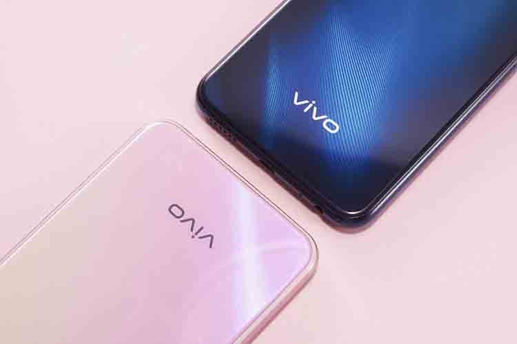 ���׵����ܸ���ǿ������֧�ţ�Ӱ������֮һ���ǵ��������vivo Y3�䱸5000mAh��������أ�������籦����ȫ��AIʡ�缼���ӳ֣���֧��23Сʱ��Ƶ�ۿ���9Сʱ��������ҫ�����棬�ճ�ʹ����ȫ���õ��ġ�