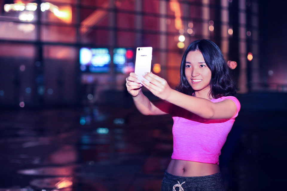 ������ֹҪ�ڲ�Ʒ������OPPO�ֻ���������������Ĺ��ܳ�����OPPO A33�����˷ǳ�������500������ǰ������ͷ���������3.0��Ѥ���˾�����ҹ���Զ����⹦�ܣ�����һ�ı���ͷ���Ƭ��