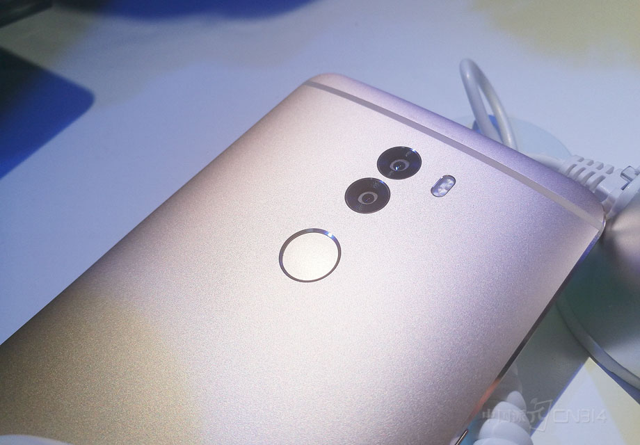 ����ʽ�Ļ��������ȴ�Ҳ�����İ����ǰ�����ᵽ��˫����ͷ��ָ��ʶ��ģ������һ�ߣ�û��һ˿˿ͻأ�ĸо���