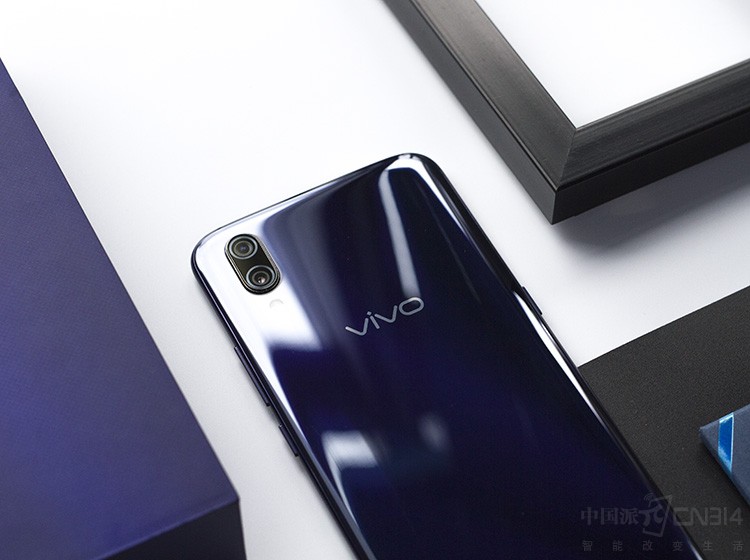 灵动水滴屏诠释光感美学 vivo X23美图赏