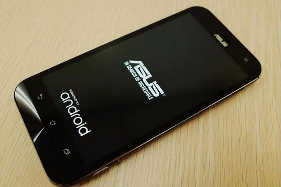 ��˶ZenFone Zoom��������ǰ����Ʒ��಻��