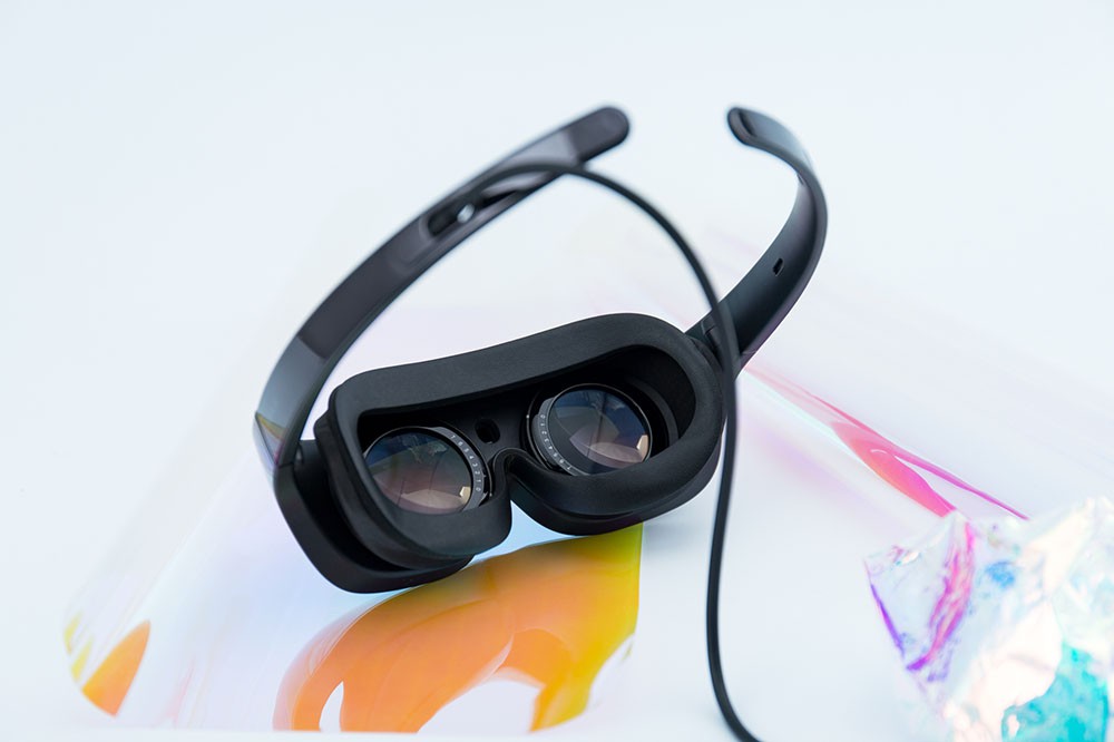 ʾ棬ΪVR GlassҷֱΪ2.1ӢLCDʾ۷ֱΪ1600*1600˫ۿɴﵽ3200x1600ֱʣPPIߴ1058֧90ӳǡ70/90HzˢʣȻҵ߹ҲĿǰˮ׼ҰѾڴ¶̬Ⱦӳ£۾ۿӰƵʱɸƻӰѣθУIMAXĻĹ۸С