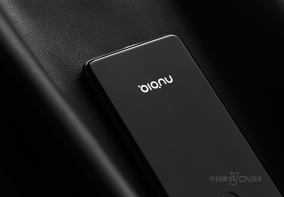 �����·�����������Ŭ����Logo����һ����ǿ��Ʒ�ı�ʶ�ȡ�