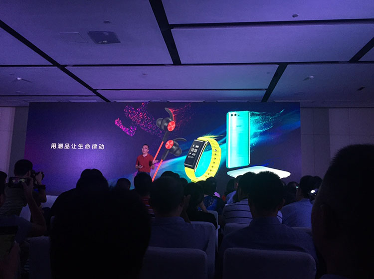 �ó�Ʒ���������ɶ�����ҫV9 play�����������ˡ���ð�ա����˶��������������桱������̬�Ⱥͳ�����������һ�����ϵ��������Ļ��������ܵ��˹�������û��Ļ�ӭ��