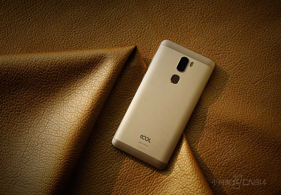 ��Ϊһ������ֻ���cool1 dual��ǲ����˾��������ʽ��ƣ��������˵����߸ǰ��ܹ������ֻ����������źŵ��谭���ʸС���ɫ�������жεĽ�������Ҳ��Ϊ�����͹����cool1 dual��ϸ�ڷ����ǿ��Ʒ�ر��֡�