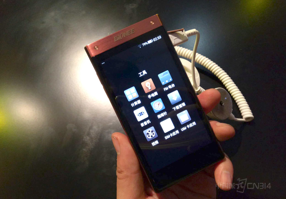  �������W909��������Wϵ�еľ�����ƣ������������ߴ綼��4.2Ӣ�磬��������2.5D�������ǳ��������񷶡�